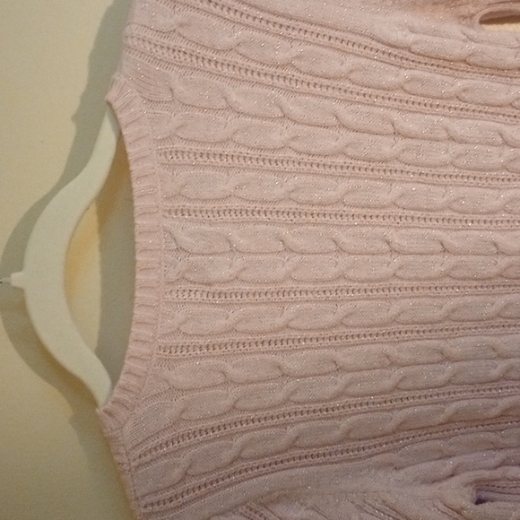PALE PINK CABLE KNIT SWEATER, LONG SLEEVES, CREW NECK,VERY LGHT SPARKLES - Picture 6 of 10